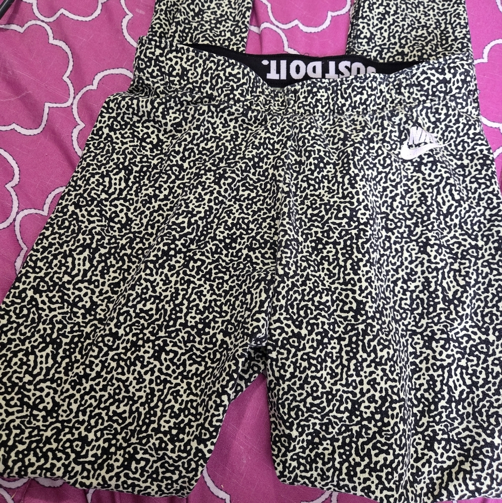 Small Nike Black and Green Womens Graphic Leggings.